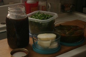Oh happy tummy!  A jar of black beans and their "broth", along with assorted toppings.  Add some salt and some hot sauce and you have black bean soup.