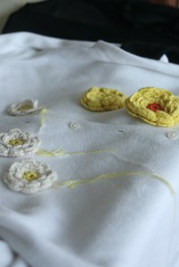 Houseproud projects - sweater remake (crochet flowers)