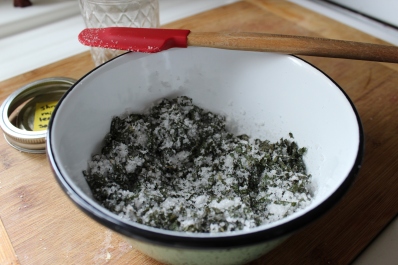 Houseproud salts making fresh mint leaf salt IMG_1289